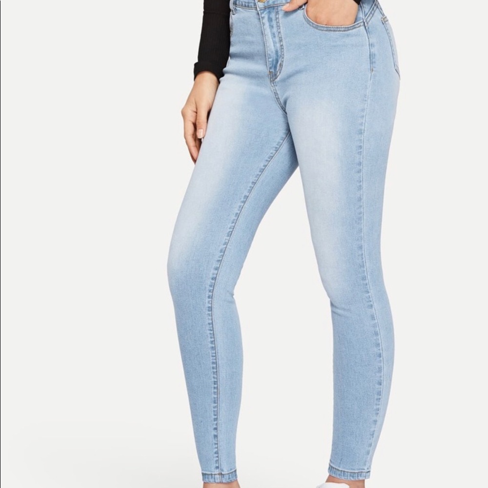 Light wash skinny jeans